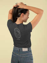 Lade das Bild in den Galerie-Viewer, FAMANCA Saudade Relaxed fuser T-Shirt Damen dunkle farben
